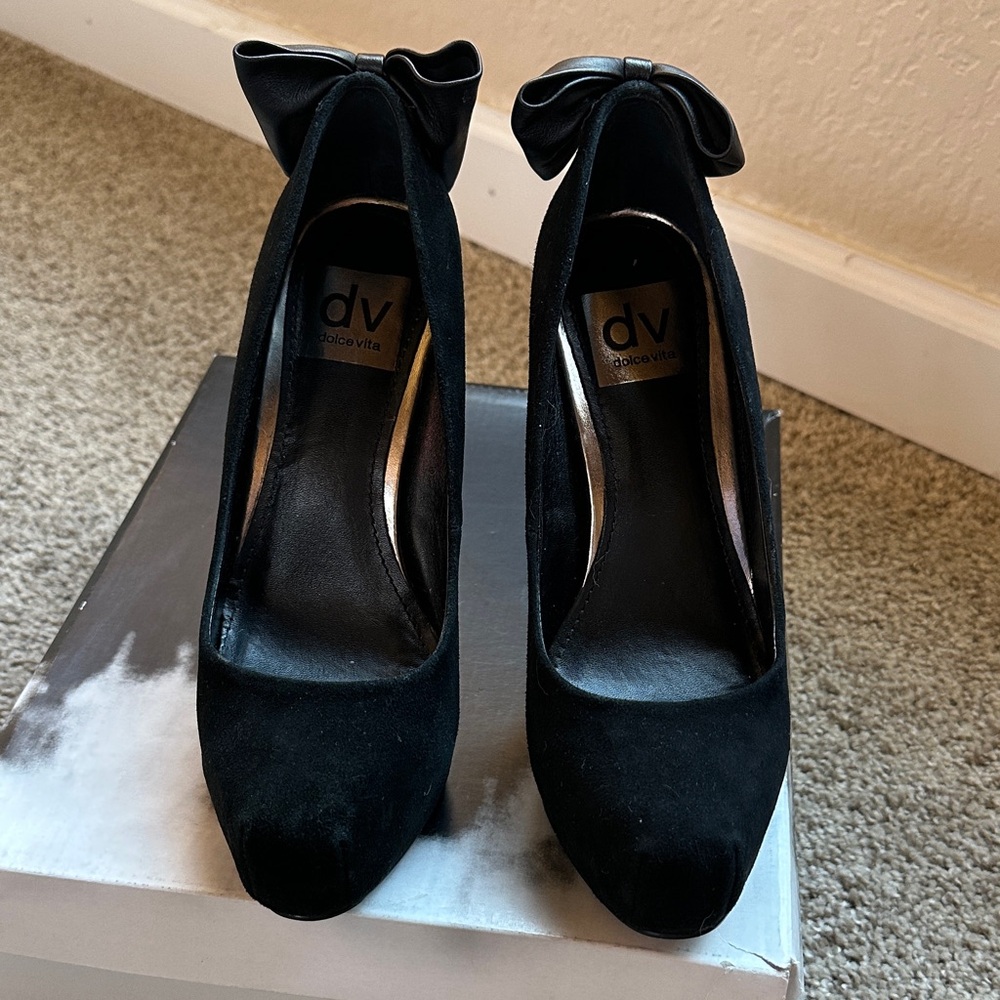 DV by Dolce Vita Black Heels with Bow Accent